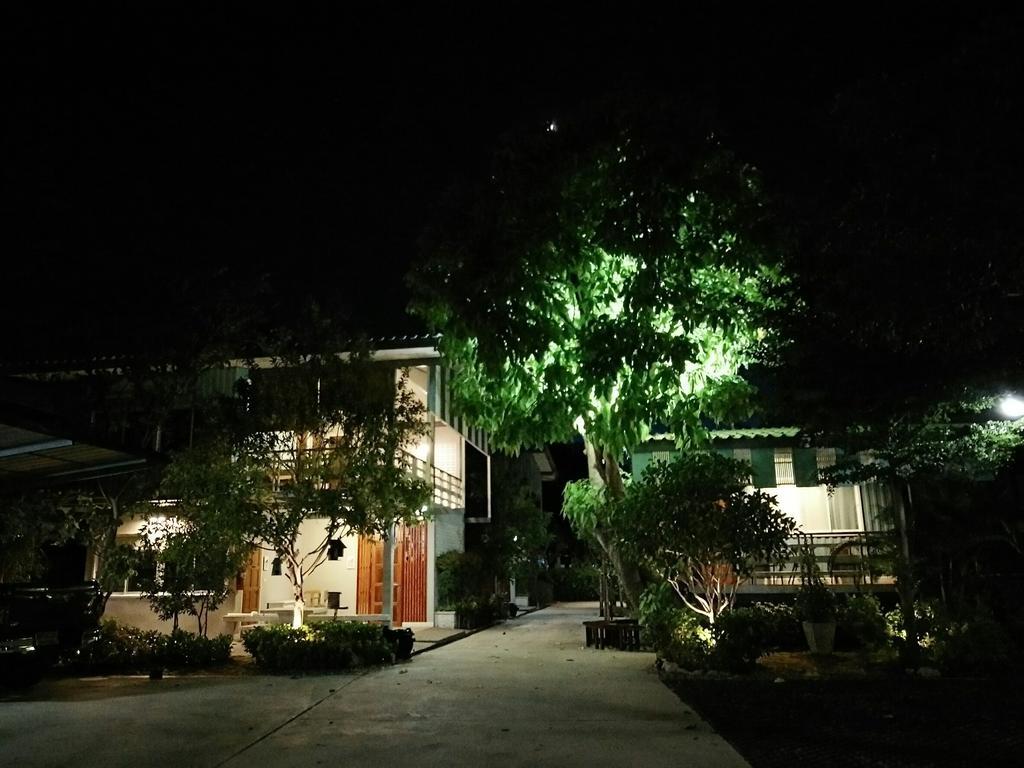Hotel Bann Vimansamutr Petchaburi Esterno foto